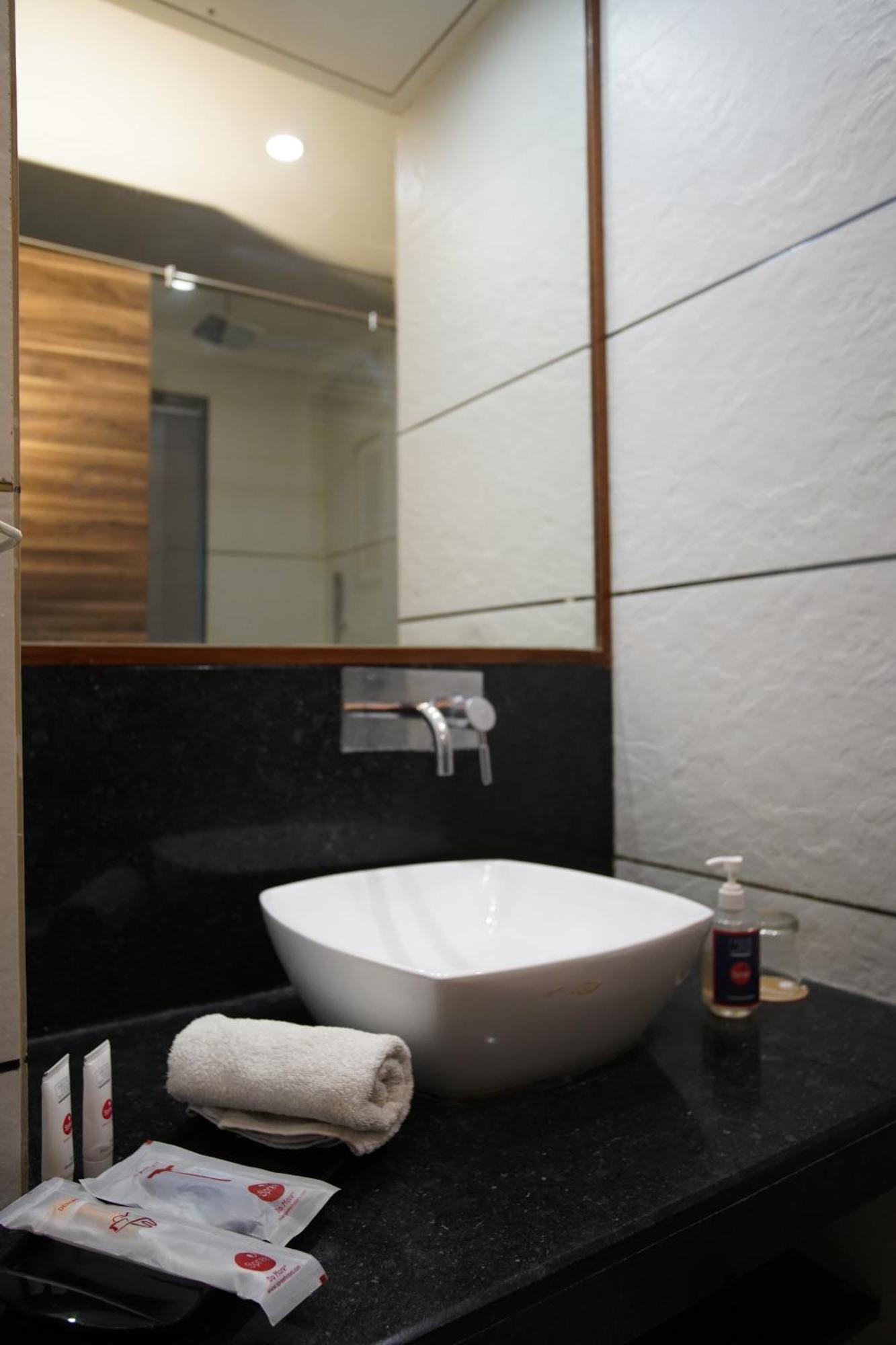 Spree Hotel Jaipur Ngoại thất bức ảnh
